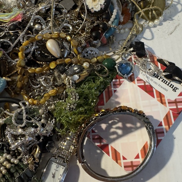 4 Lb Mixed Jewelry Modern Vintage crafter lot mismatched broken Some Wearable - Picture 6 of 7